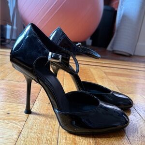 UNBOXED BRAND NEW!!! Zara Black Heels with Glossy Finish